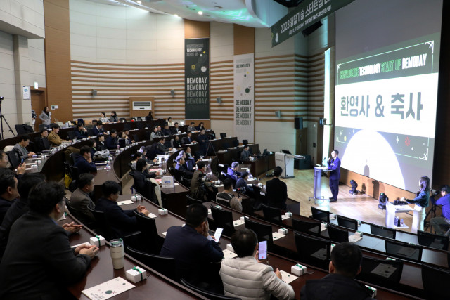 2023 융합기술 스타트업 데모데이 행사에서 융기원 차석원 원장이 환영사를 하고 있다